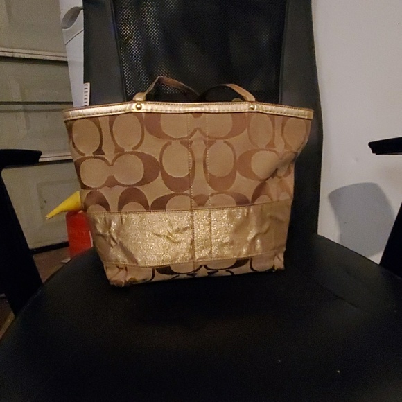 Coach - Picture 2 of 7